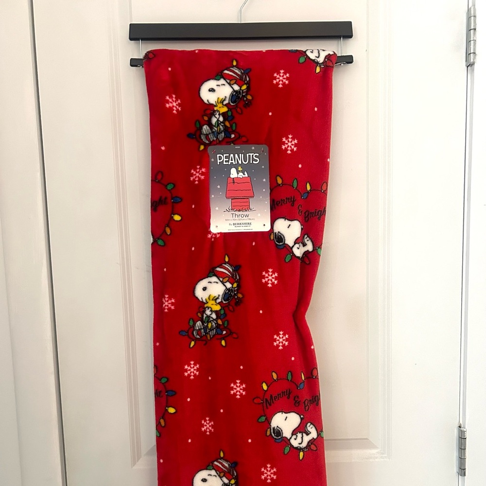 snoopy blanket for the holidays☺️